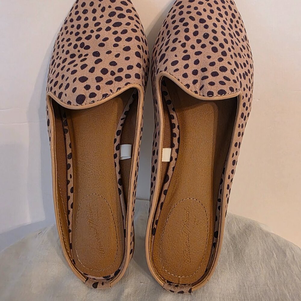 Universal Thread women's animal print slip-on flat shoe , size 6.5. - Picture 2 of 8